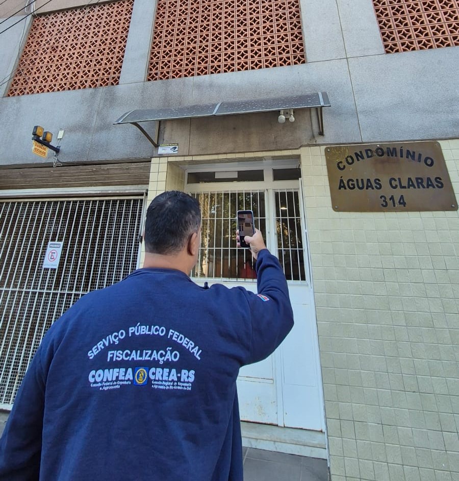 S&atilde;o servi&ccedil;os e atividades que exigem a participa&ccedil;&atilde;o de profissionais legalmente habilitados