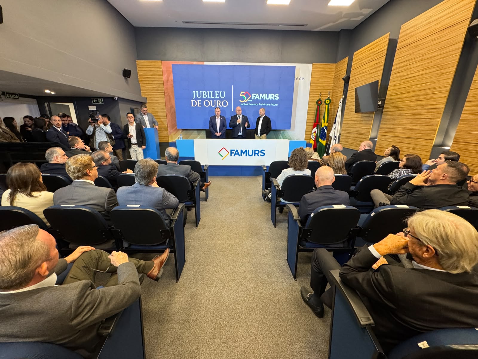 O evento reuniu lideranças municipalistas de diferentes gerações, autoridades, convidados especiais e ex-presidentes da Federação